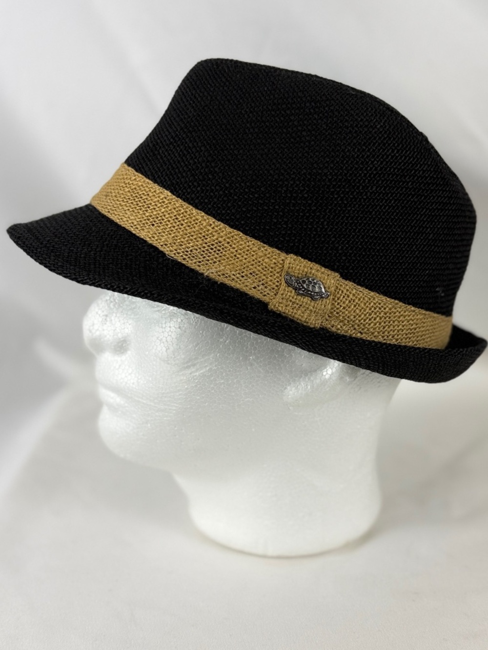 Beautiful black Fedora by Pamoa in size large - extra large made of 100% linen.